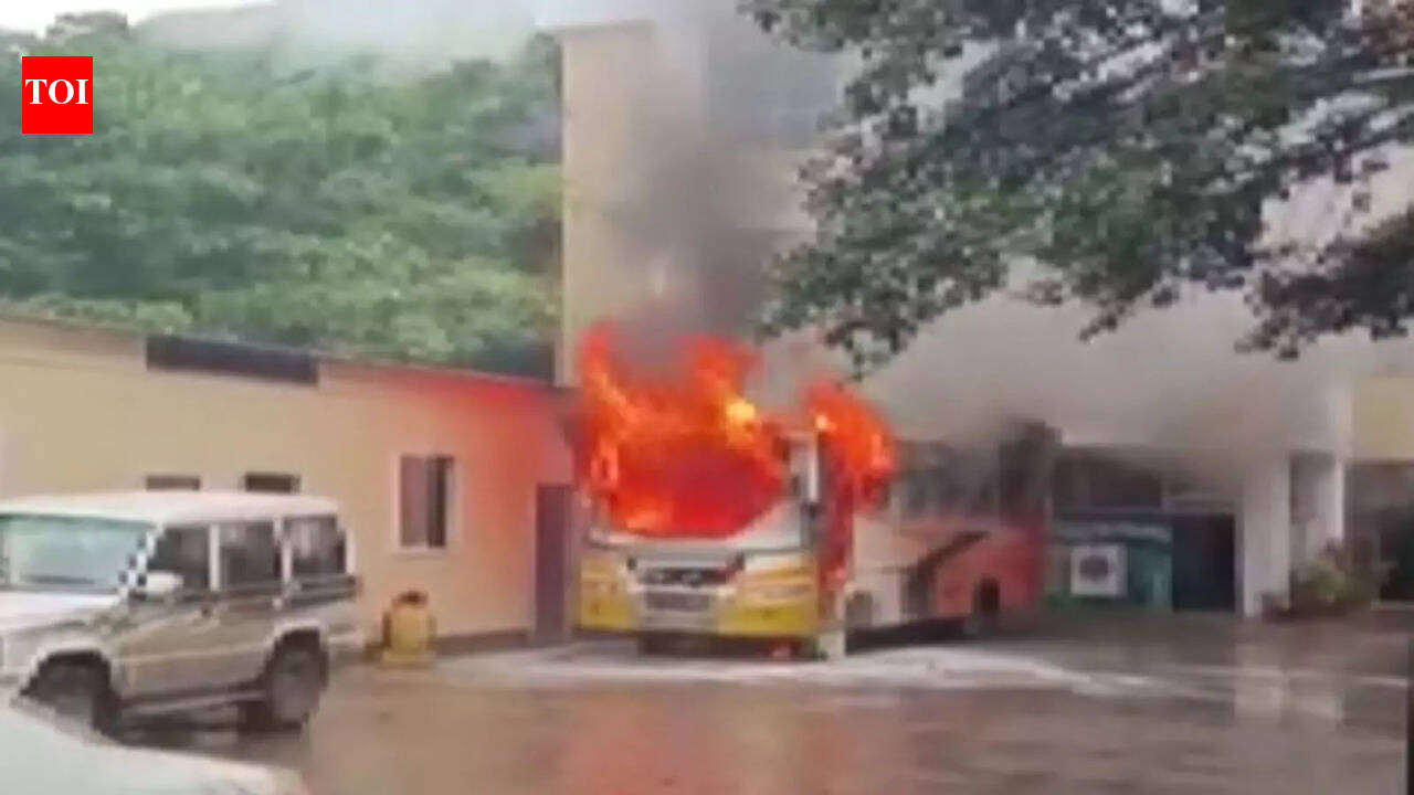 School bus catches fire in Pune, no casualty reported