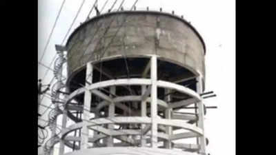 Bareilly: 19 labourers injured after part of under construction water tank collapses