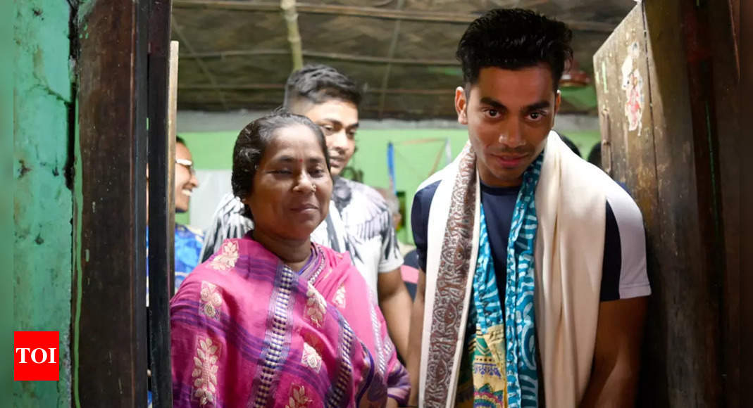 I had kept his trophies safely wrapped in half-torn saree: CWG weightlifting gold medalist Achinta Sheuli’s mother | Commonwealth Games 2022 News – Times of India