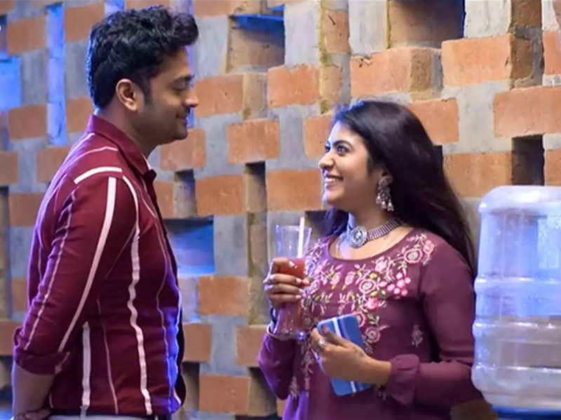 Kaiyethum Doorath preview: Adithyan to cheat on Thulasi?