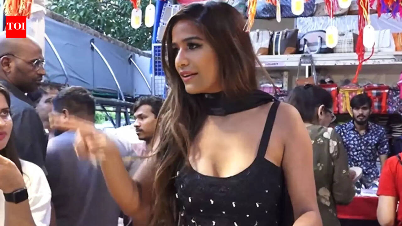 Poonam Pandey tells the paps she wants to tie them a Rakhi; here's what ...