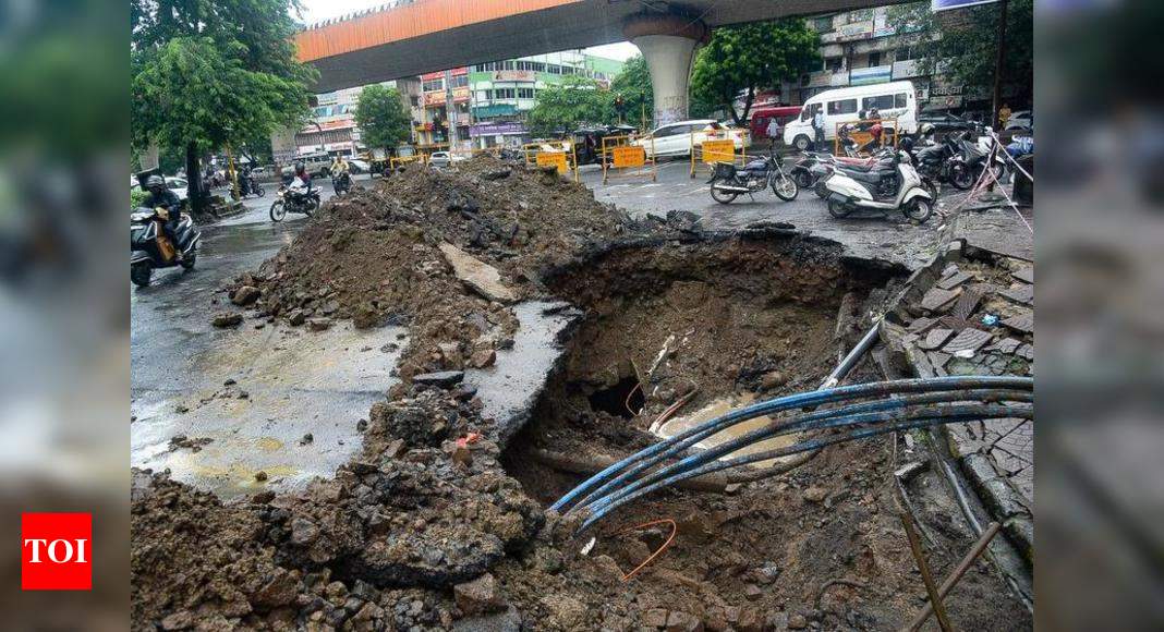 Roads sinking in rain | Nagpur News - Times of India