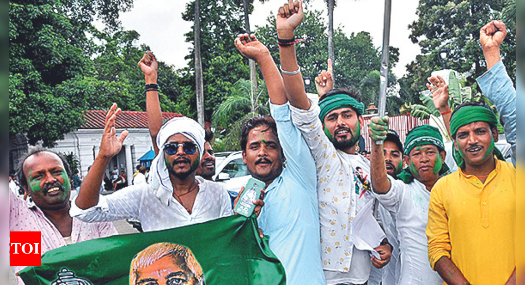 Rjd-jd(u) Supporters Celebrate After Swearing-in Ceremony | Patna News ...