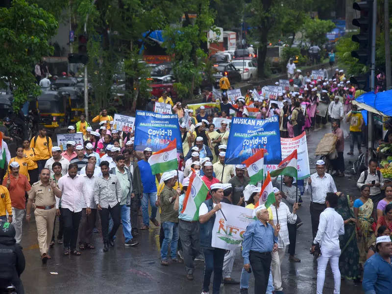 7,500 Mumbaikars take part in rally to felicitate Covid warriors