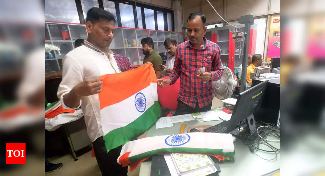 Har Ghar Tiranga 2022: J-K: Many students take part in ‘Har Ghar Tiranga’ painting competition in Pulwama – Times of India