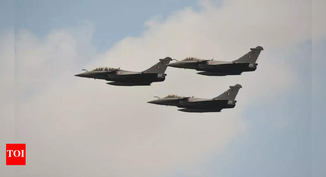 French Rafale jets stopover in India on long-range deployment