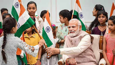 PM Modi Stands in Rain for Indian National Anthem Video: Prime Minister  Narendra Modi Braves Rain as 'Jana Gana Mana' Played During Ceremonial  Welcome in US