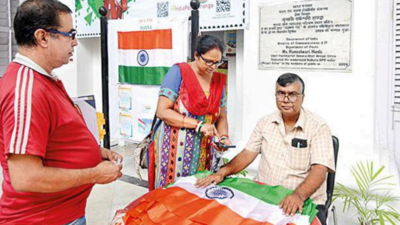 Buzz back at Kolkata post offices as Tricolours fly off shelves