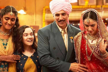 Laal Singh Chaddha VS Raksha Bandhan Box Office Advance Booking Day 2:  Aamir Khan Starrer Is Still Enjoying An Edge Over Akshay Kumar's Family  Entertainer
