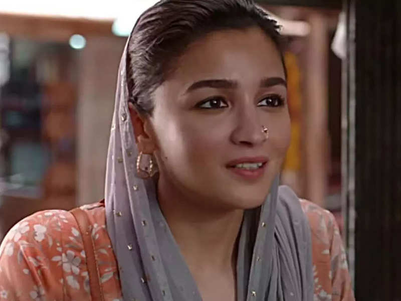 Alia Bhatt's ‘Darlings’ faces flak for expensive branding in the film