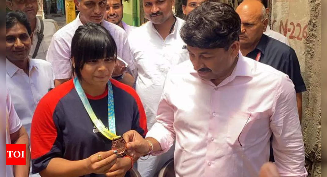 CWG medallist Divya Kakran gets Rs 5 lakh reward from BJP MP Manoj Tiwari | More sports News – Times of India