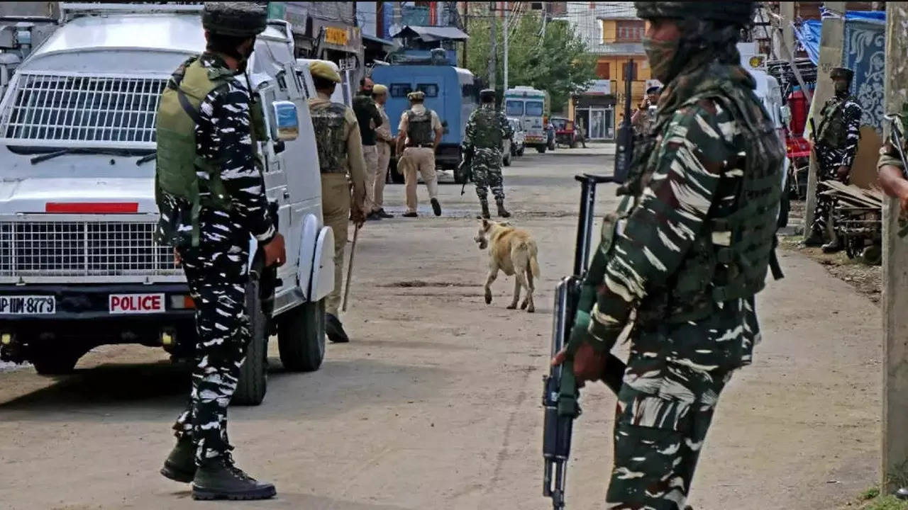 Migrant worker shot dead by militants, infiltrator killed by forces in Kashmir