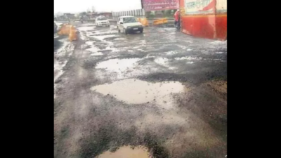 Potholes make Mumbai-Nashik travel an arduous drive | Nashik News – Times of India