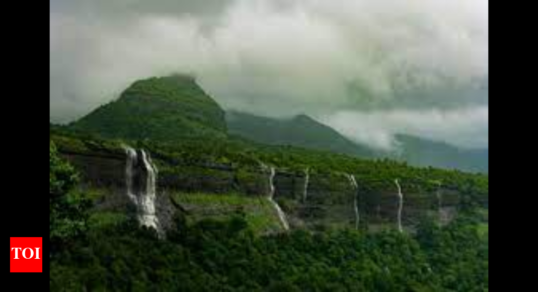 Nagpur Public works department laying roads, no storm water drain plan