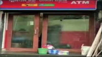 Kolkata: Without job since lockdown, medical representative tries to break ATMs
