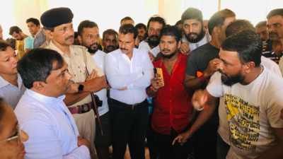 Mangaluru: Row over teachers removing raakhi from boys' wrists