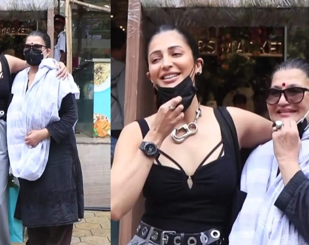 
Shruti Haasan with mother Sarika go out for shopping
