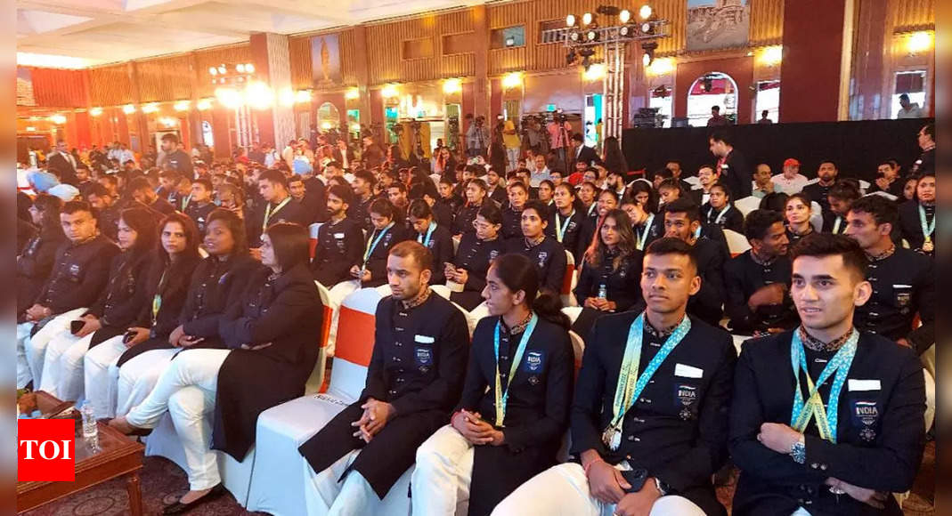 IOA felicitates CWG medal winners with cash awards | More sports News – Times of India