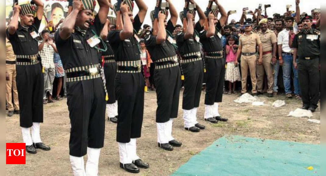 Madurai Hundreds pay tribute to soldier killed in action Chennai