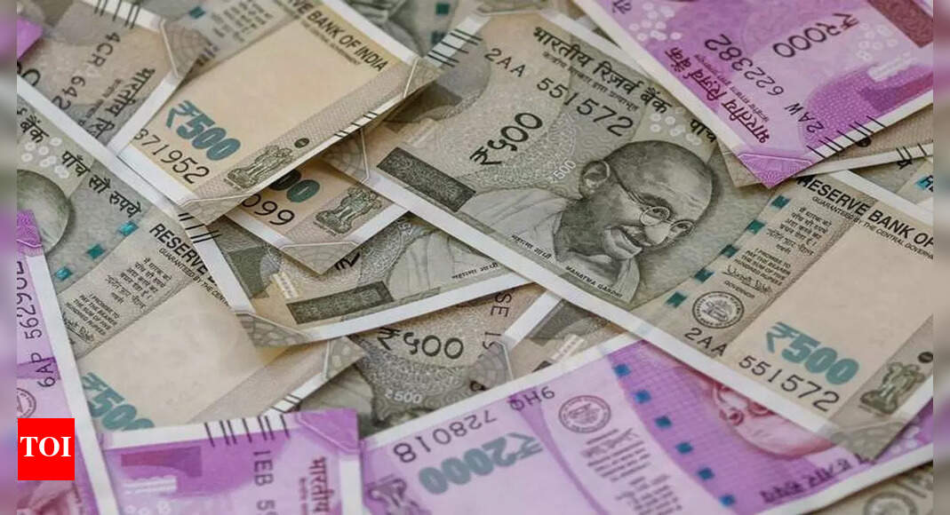 Rackeeters Earn Profits By Pumping Fake Indian Currency Notes 