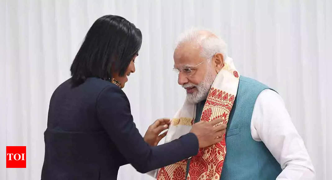 Nikhat Zareen gifts PM Narendra Modi boxing gloves, Hima Das gives traditional gamcha | Commonwealth Games 2022 News – Times of India