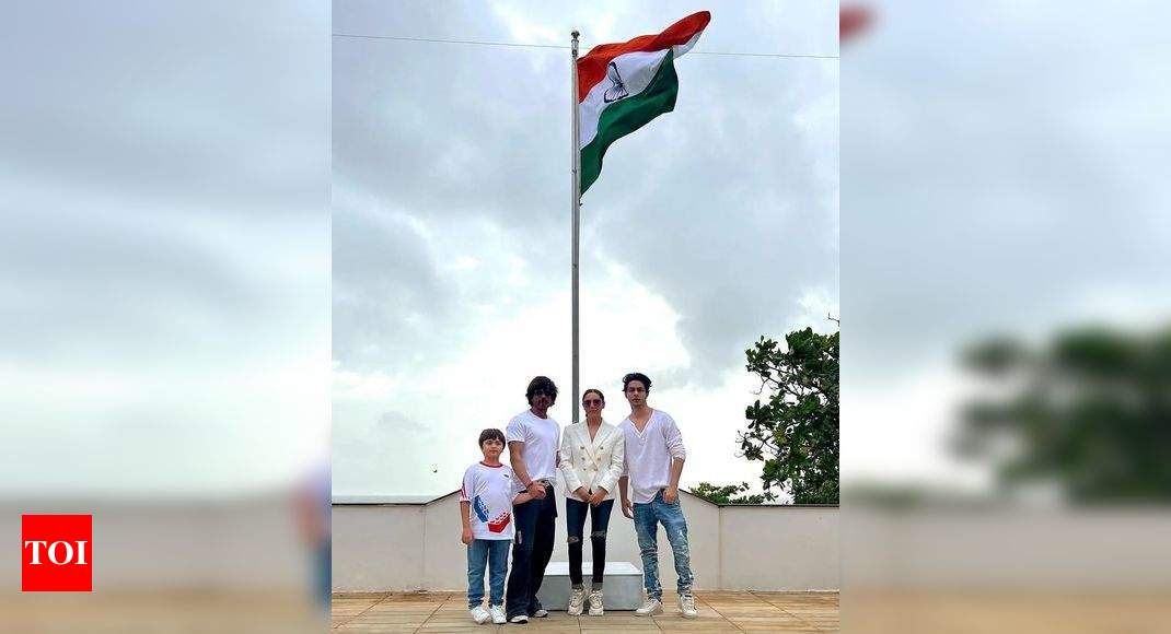 Shah Rukh Khan celebrates Independence Day with his wife Gauri and kids Aryan and AbRam – Times of India