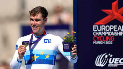 Jakobsen beats elite clique for European cycling title