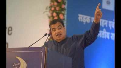 Old vehicles to get new no. plates before removal of toll booths: Gadkari
