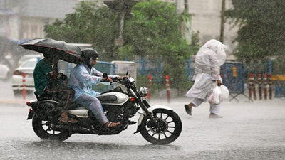 Kol​kata gets spells of light to moderate rain, heavy showers in coastal districts