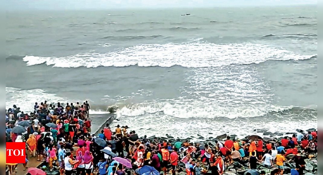 West Bengal: Despite rain, tourists throng Digha, Bolpur, Darjeeling on long weekend