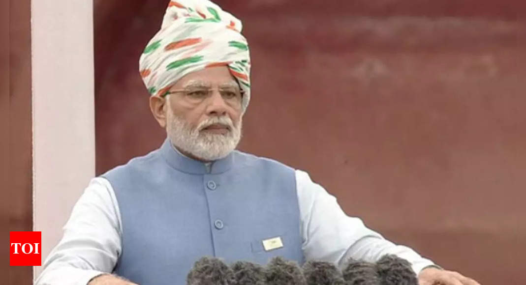 PM Modi goes old school, ditches teleprompter for Independence Day ...