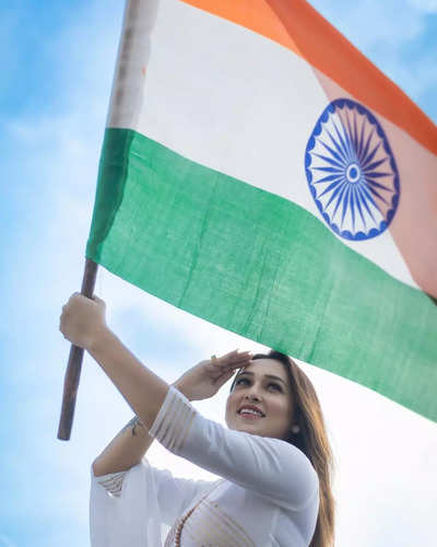 Independence Day 2022: Mimi Chakraborty, Dev, Nusrat Jahan and other ...