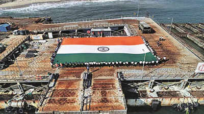 Army unit unfurls national flag at Vizhinjam port site