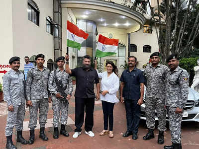 'The Kashmir Files' director Vivek Agnihotri thanks CRPF Officers for 'protecting him during turmoil' on Independence Day