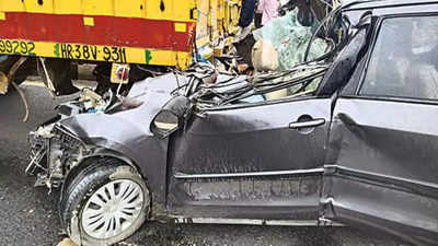Hyderabad cop, four of family killed in Karnataka accident
