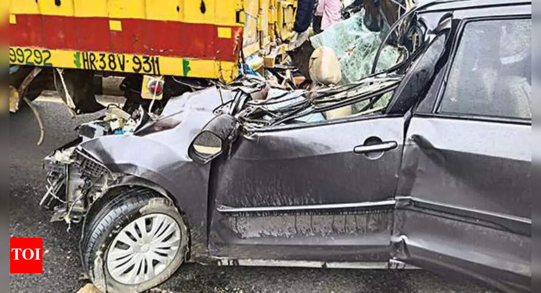 Hyderabad cop, four of family killed in Karnataka accident | Hyderabad ...