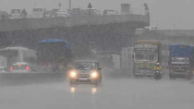 Heavy rain in parts of Mumbai, traffic affected