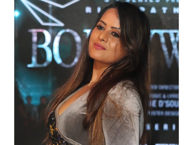 Sangeeta Tiwari launches the poster of her first Hindi song 'Bollywood'