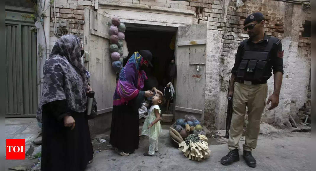 Gunmen kill two policemen escorting polio workers in Pakistan – Times of India