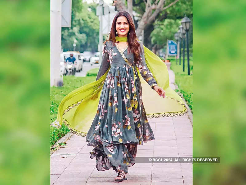 Jasmin Bhasin: I’m very excited about my Bollywood debut