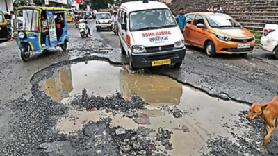 Bhopal: Rain wreaks havoc on roads