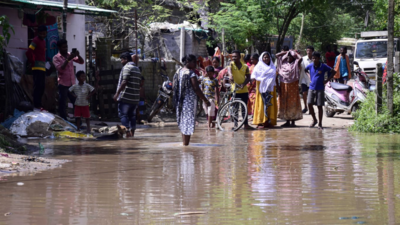 Floodwaters enter over 100 villages in Odisha, 1.2 lakh hit