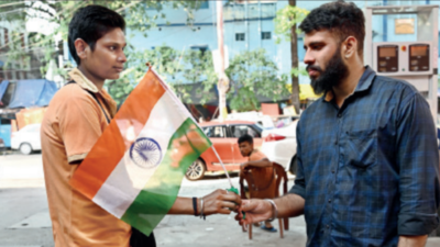 Kolkata: After Independence Day, citizens slog to give Tirangas a decent send-off