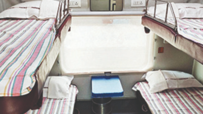 Central Railway provides bedsheets made by Yerawada Central Jail inmates on Rajdhani express