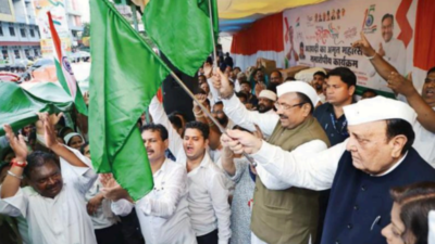 Maharashtra: Pugalia, Mungantiwar come together for Independence Day event