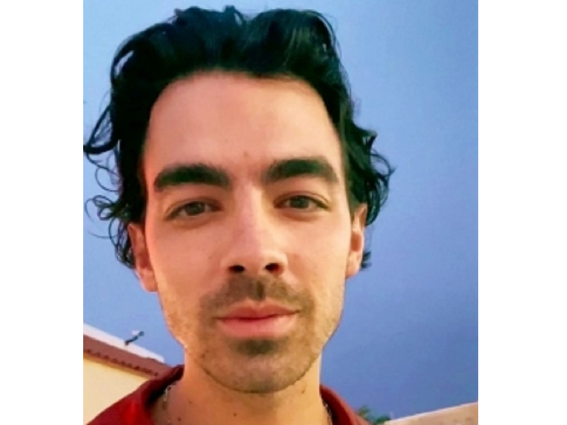 Joe Jonas urges people to normalise men wearing make-up