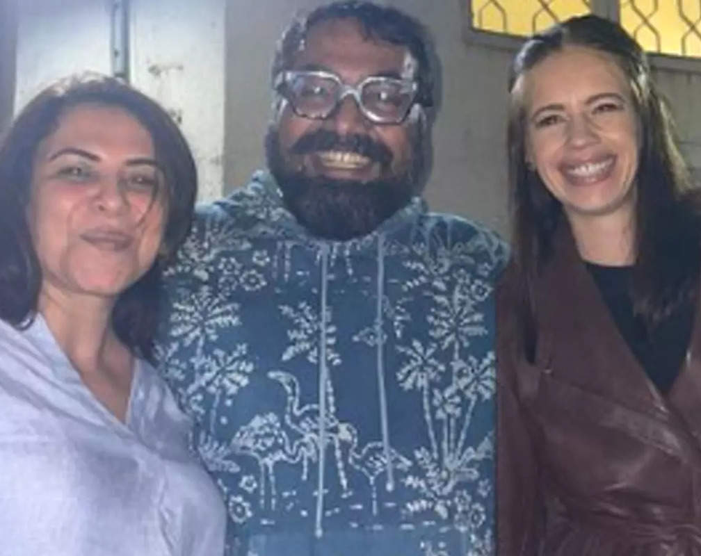 
Anurag Kashyap poses with both his ex-wives Kalki Koechlin and Aarti Bajaj; see how daughter Aaliyah Kashyap reacted
