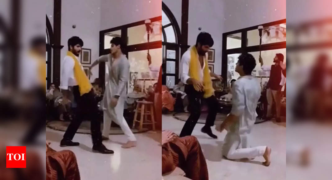 Shahid Kapoor and Ishaan Khatter dance their hearts out at Mira Kapoor’s parents’ 40th wedding anniversary – Watch video – Times of India