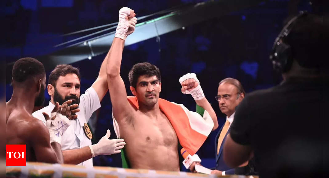 Vijender Singh knocks out Eliasu Sulley to return to winning ways | Boxing News – Times of India