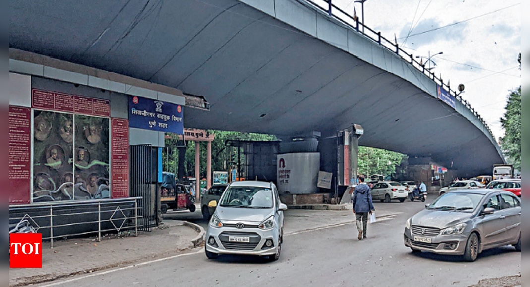 Ganeshkhind Road Pune Phased introduction of diversions on busy